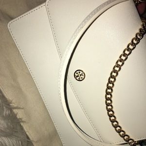 *Very exclusive* Tory Burch crossbody.      Dimensions: 6 x 8 1/2 Inches